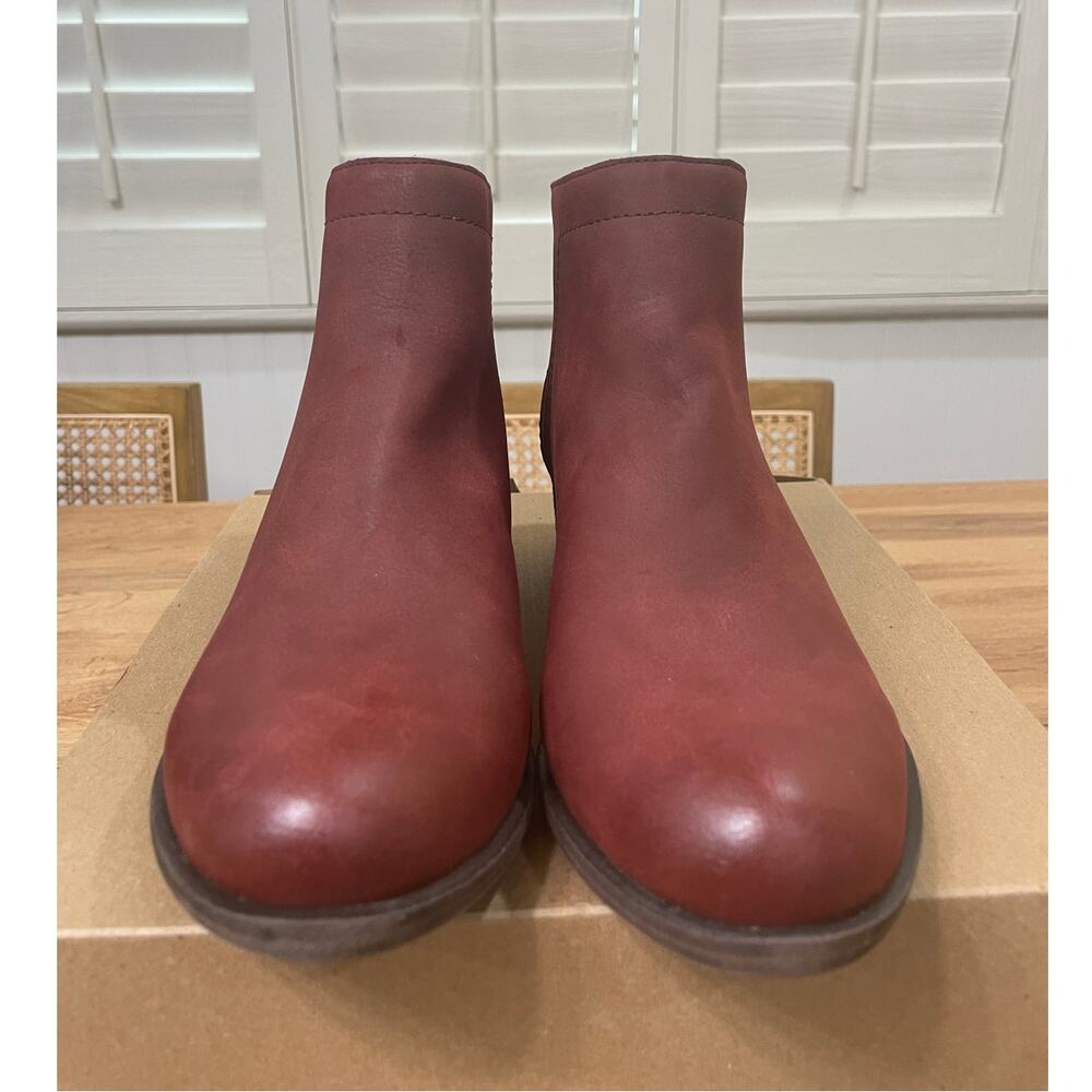 Lucky Brand Women's Badene Ankle Bootie Burgundy Faux Leather Size 7.5 NWOB - Picture 4 of 9